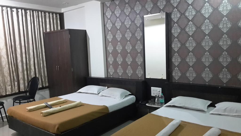 Hotel Sai Galaxy Inn Shirdi Exterior foto