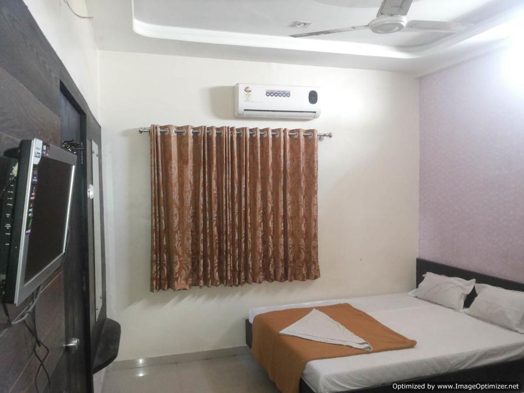 Hotel Sai Galaxy Inn Shirdi Quarto foto