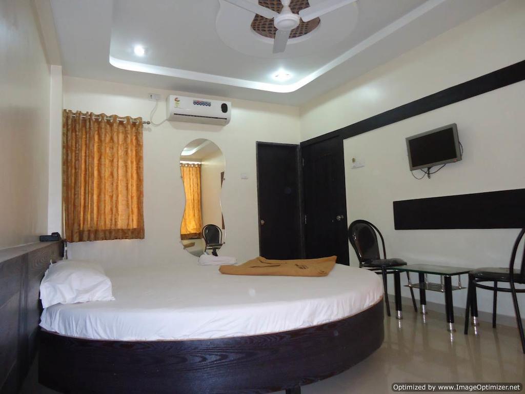 Hotel Sai Galaxy Inn Shirdi Quarto foto