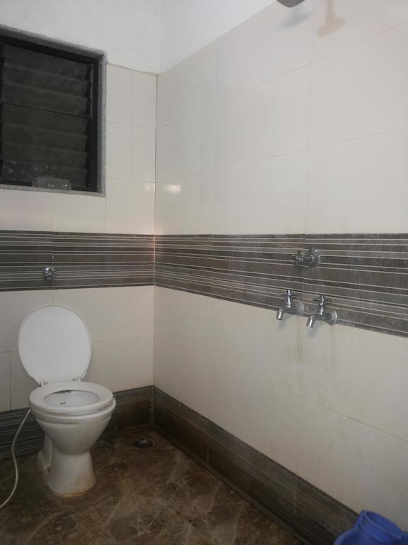 Hotel Sai Galaxy Inn Shirdi Quarto foto