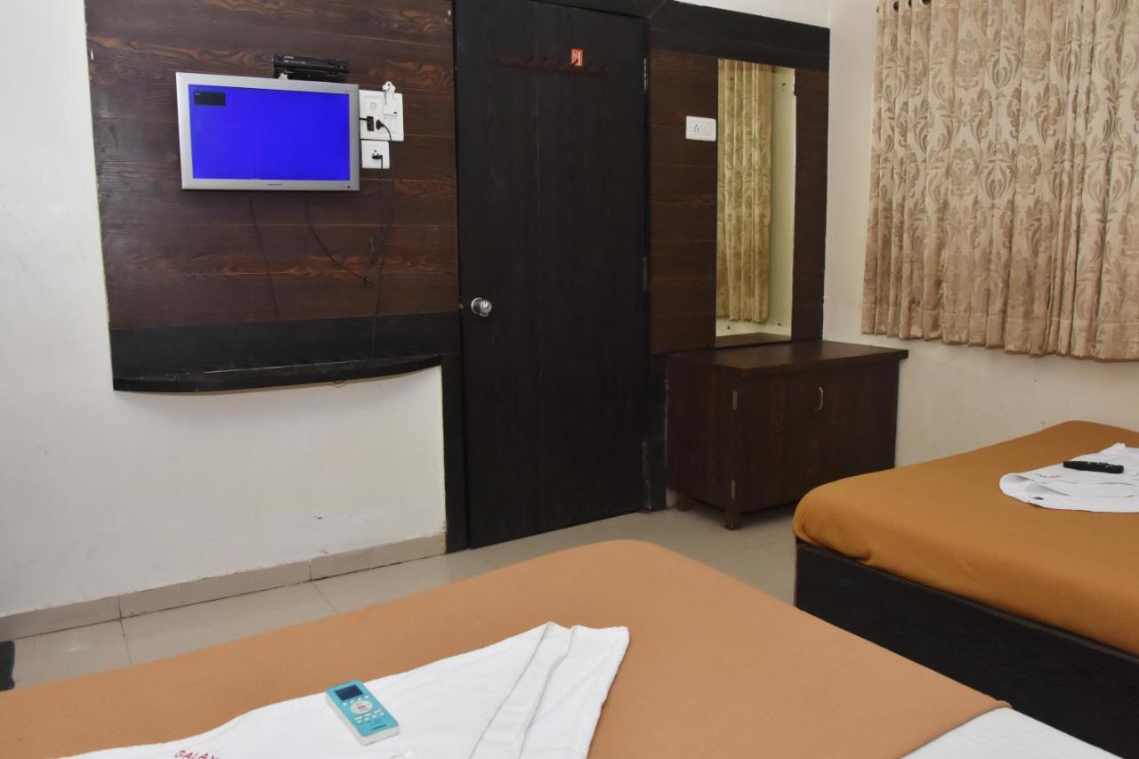 Hotel Sai Galaxy Inn Shirdi Exterior foto