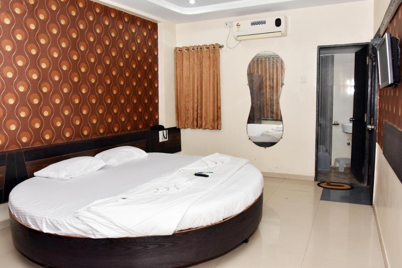 Hotel Sai Galaxy Inn Shirdi Exterior foto